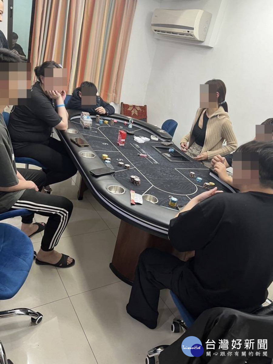 警方將在一樓麻將賭場及在三樓德州撲克賭場共8名賭客及兩名荷官全數逮捕。