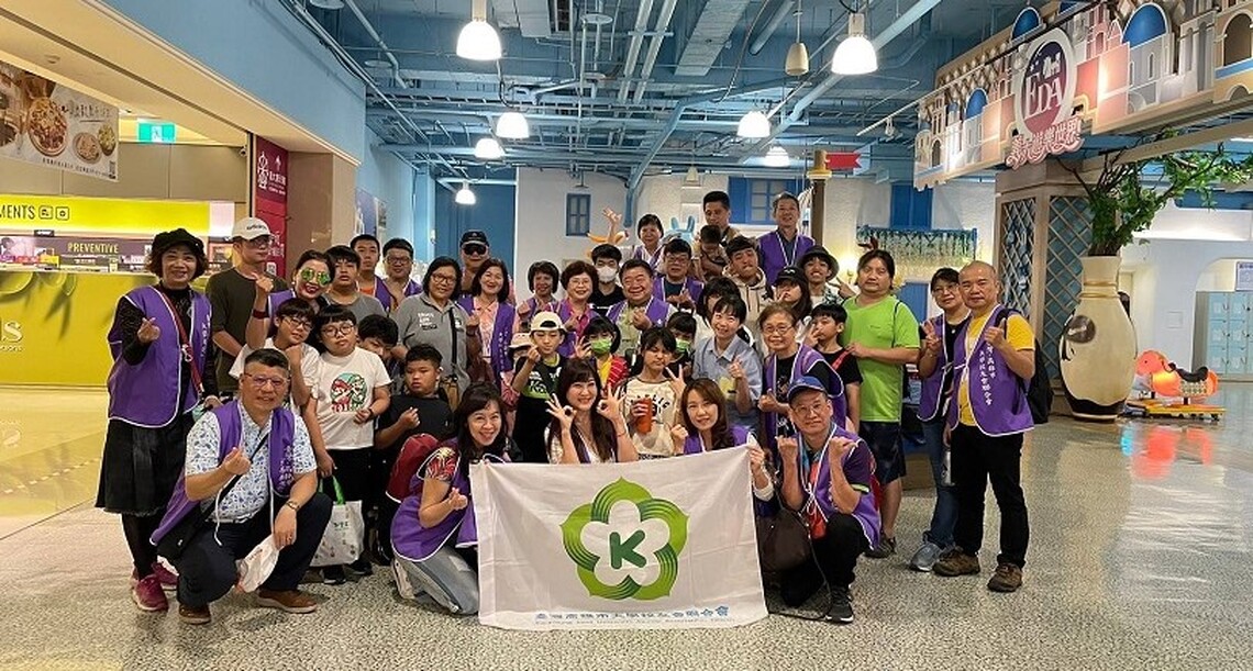 雄大會招待育幼院生玩遊樂園   提前歡渡兒童節
