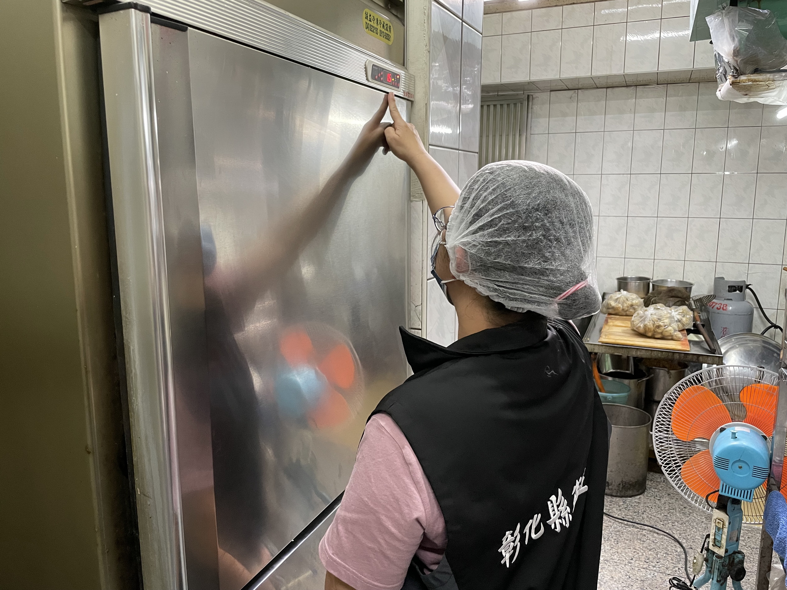 ▲彰化縣衛生局啟動粿仔條製造業及餐飲業加強查核輔導專案,上週共完成查核21家,稽查重點包括原料來源、驗收及倉儲管理。(彰化縣衛生局提供)