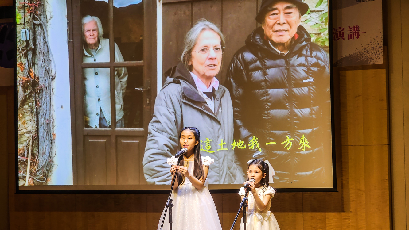 ▲蕭勤國際文化藝術基金會今天捐贈總價值逾五億的蕭勤作品給創價美術館，希望為文藝交流注入新動力，現場以親友歌聲緬懷蕭勤大師風采。（圖/記者黃淑貞攝）
