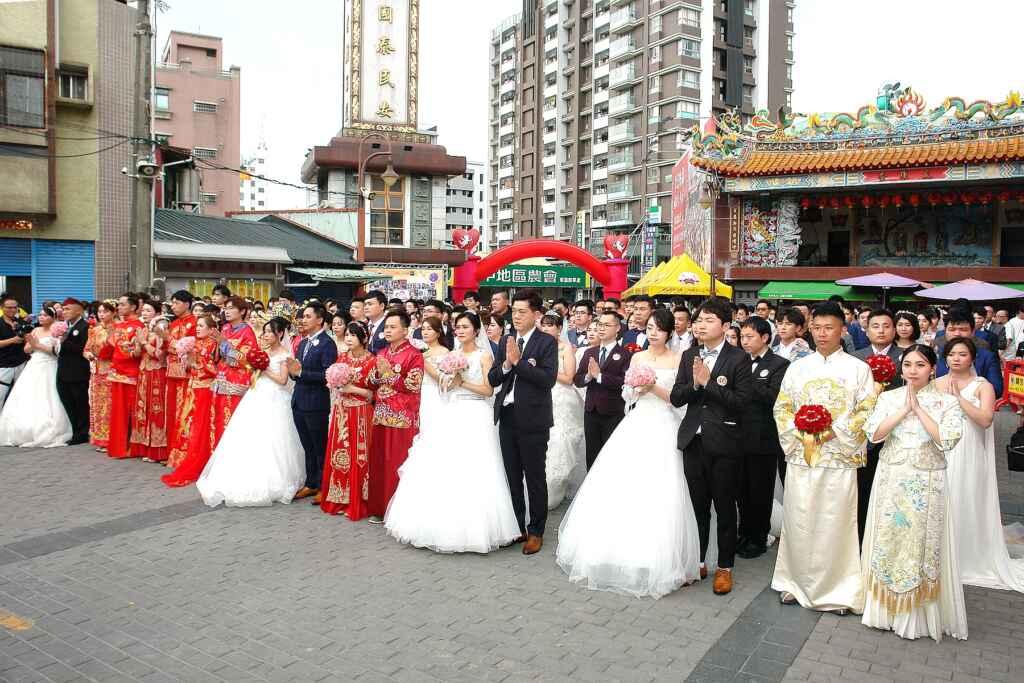 ▲新人能在樂成宮月老及旱溪媽祖的見證下完成婚禮，對他們來說是相當寶貴的經驗。（記者林明佑翻攝）