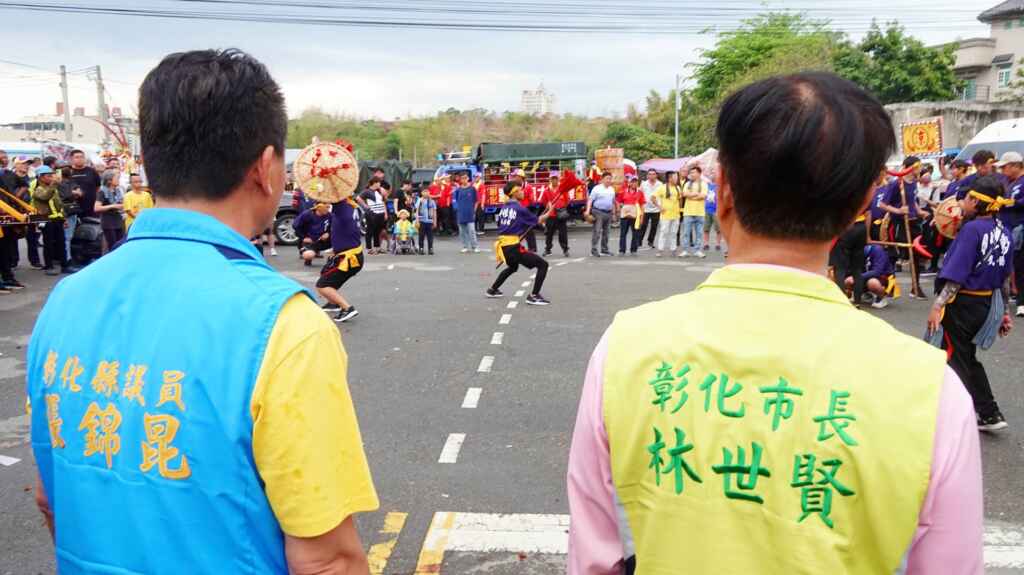 ▲南瑤宮笨港進香回鑾信眾、宮廟熱情接駕。（記者林明佑攝）