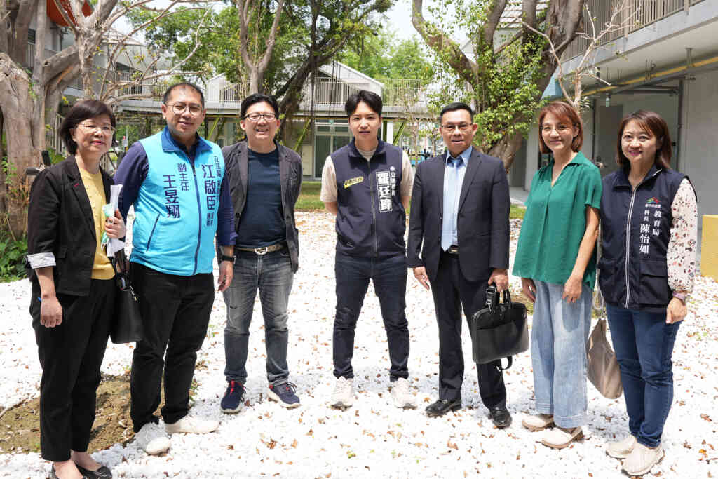 ▲鑒於台中市多所國中小校園急需修繕,立法院教育及文化委員會今天由立委羅廷瑋率隊赴台中考察教育設施。(立委羅廷瑋提供)