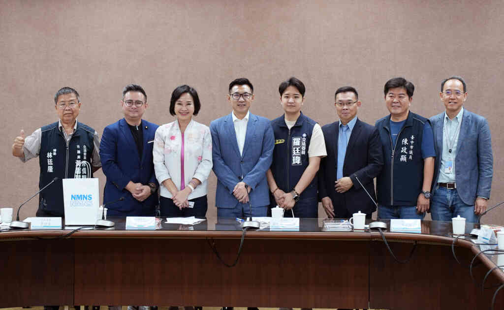 ▲鑒於台中市多所國中小校園急需修繕，立法院教育及文化委員會今天由立委羅廷瑋率隊赴台中考察教育設施。（立委羅廷瑋提供）