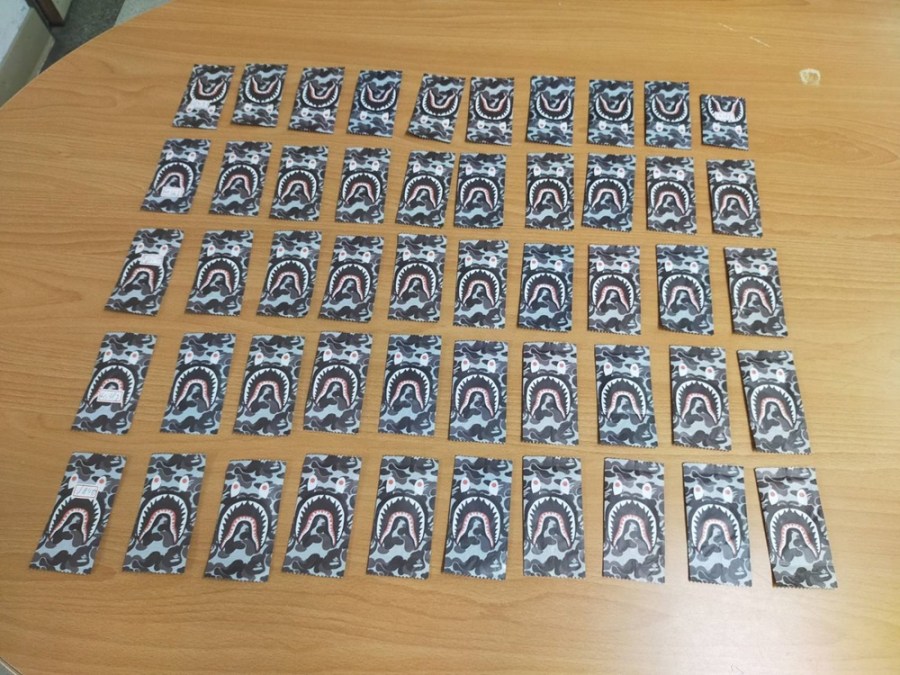 當員警面毒品丟進廢棄工地 22歲男拒捕再涉妨害公務 260 cnews204240401a12