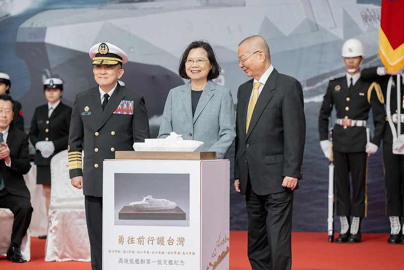總統蔡英文親自到場主持安江艦及萬江艦交艦典禮。(圖／翻攝自總統府官網)