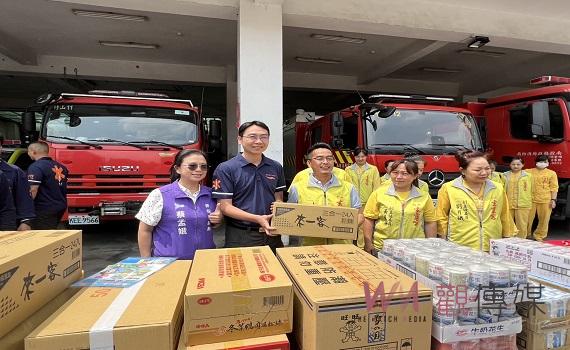 清明節期間火警多南投縣議員蔡孟娥暨玄靈宮行善團慰勞警消弟兄