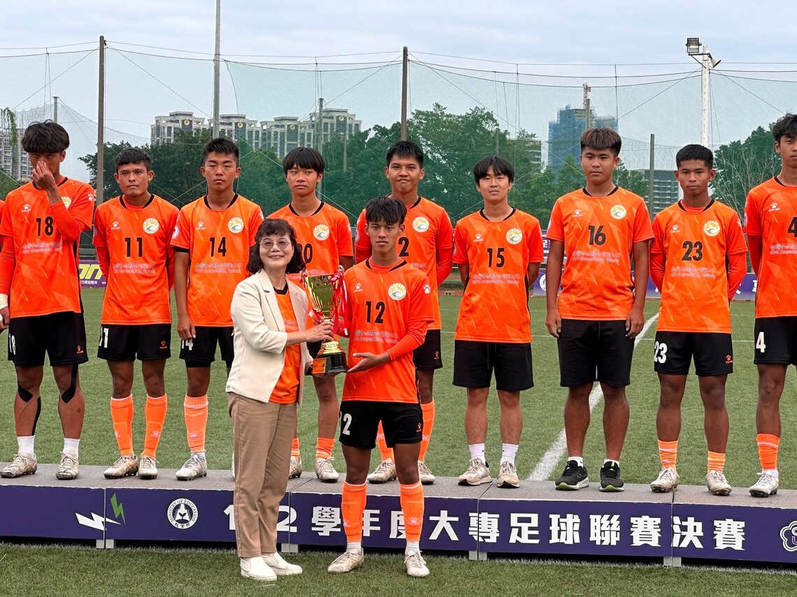 漾新聞|高雄大學大專足球聯賽男二級奪冠 締造2級別累計23戰全勝