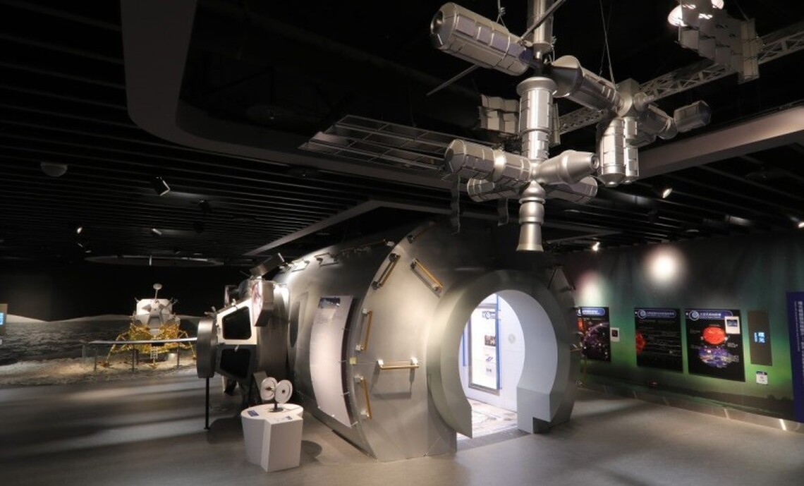 天文館四月假日推出太空及彗星導覽 周六晚間星象解說並開放望遠鏡觀星