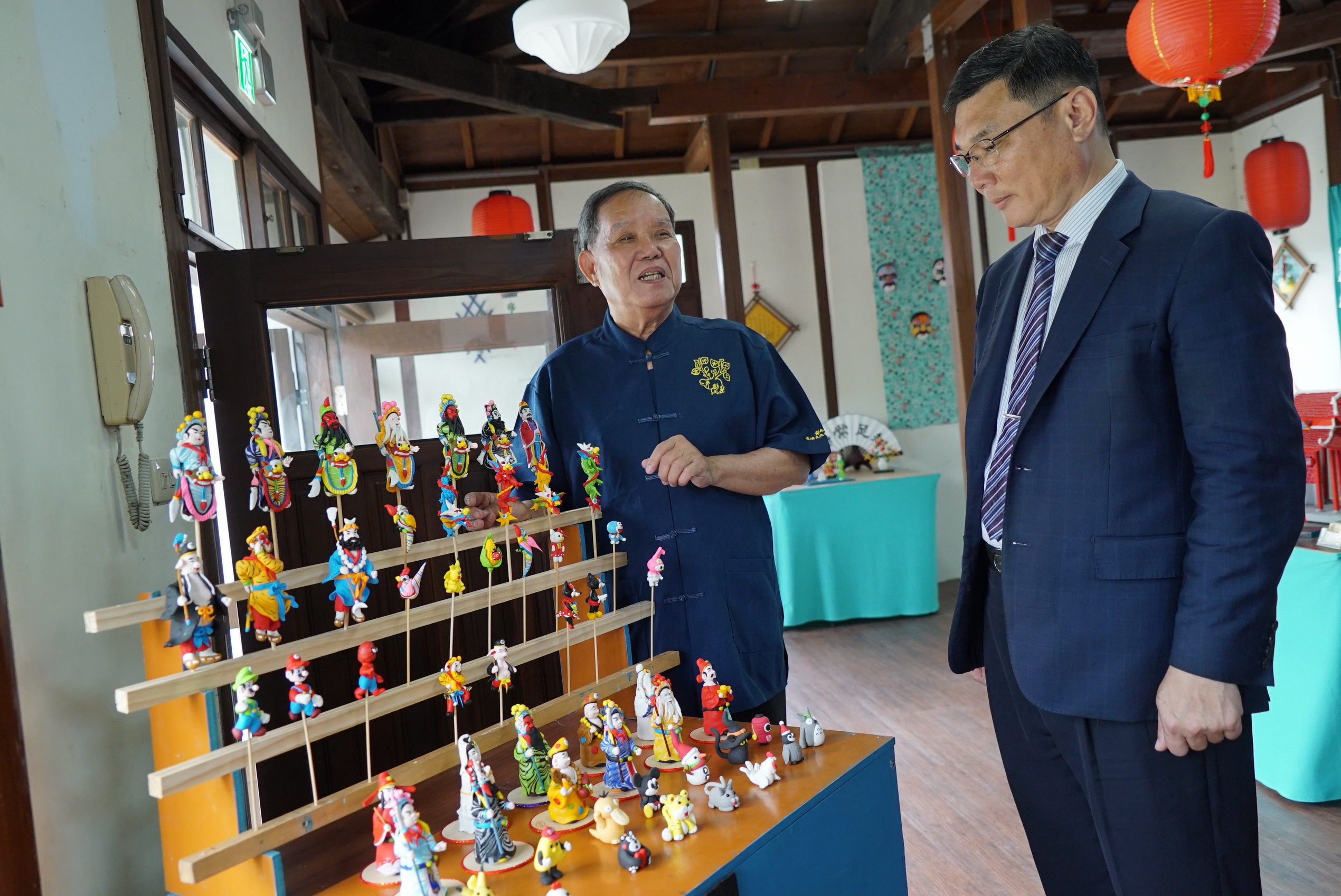 ▲鹿港桂花巷藝術村第19屆駐村藝術家對外亮相，讓桂花巷藝術村能保留傳統文化的精隨，更藉由新生代的創作為鹿港帶來新穎、多元的藝術能量。（記者張溎壕攝）