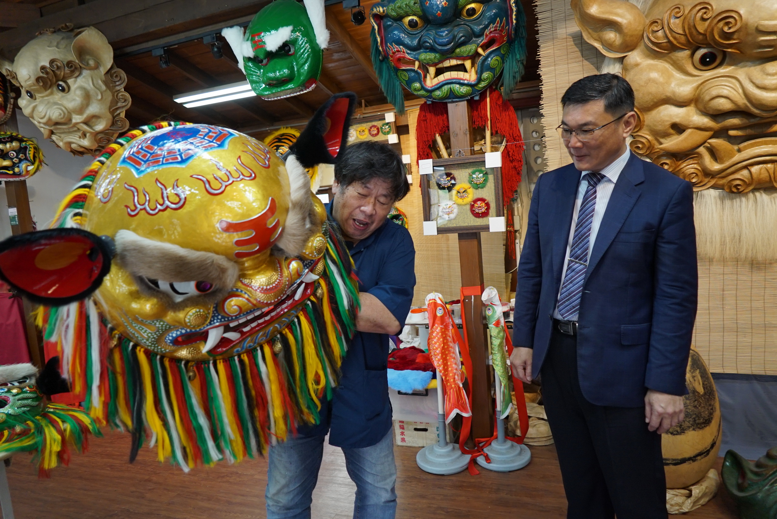 ▲鹿港桂花巷藝術村第19屆駐村藝術家對外亮相，讓桂花巷藝術村能保留傳統文化的精隨，更藉由新生代的創作為鹿港帶來新穎、多元的藝術能量。（記者張溎壕攝）