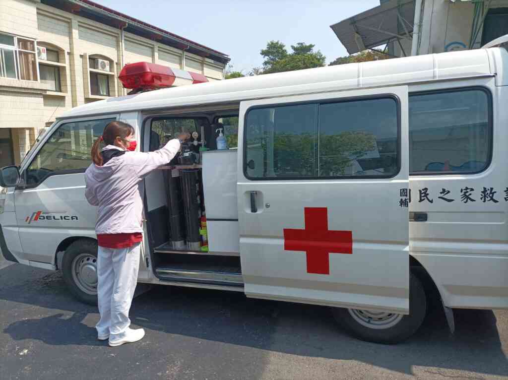 ▲中彰榮家救護車普查合格,保障住民緊急救護安全。(中彰榮家提供)