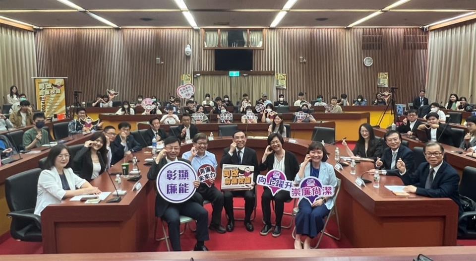 ▲彰化縣政府與法務部、廉政署、彰化地方檢察署、彰化師範大學於今天共同舉辦「113年度司改前進校園講座--彰師大青『廉』未來力講座」。(彰化縣政府提供)