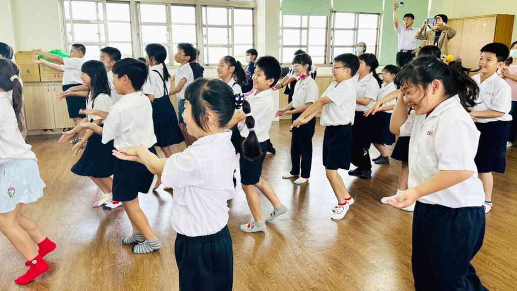 ▲土庫國小同學闖關前舞蹈熱身。（記者林明佑翻攝）