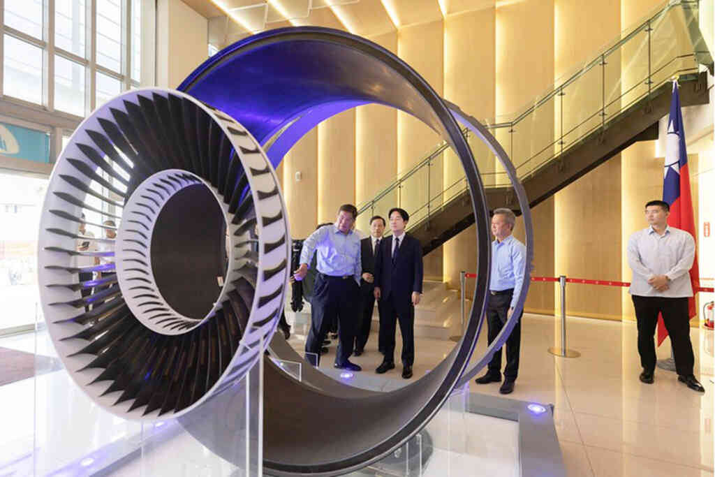 ▲賴清德副總統今天上午前往臺中出席機械及工具機產業座談會暨參訪漢翔公司先進複材中心,強調未來520上任之後,將持續推動臺灣產業發展。(總統府提供)