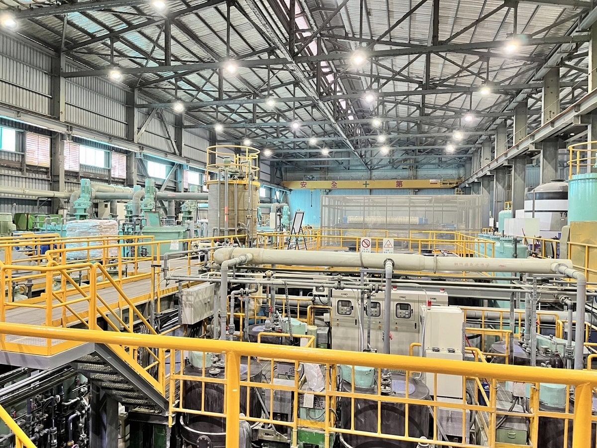 ▲台塑生醫轉投資虹京資源公司,廠區內沉釩、沉鉬製程區,進行廢觸媒回收處理。