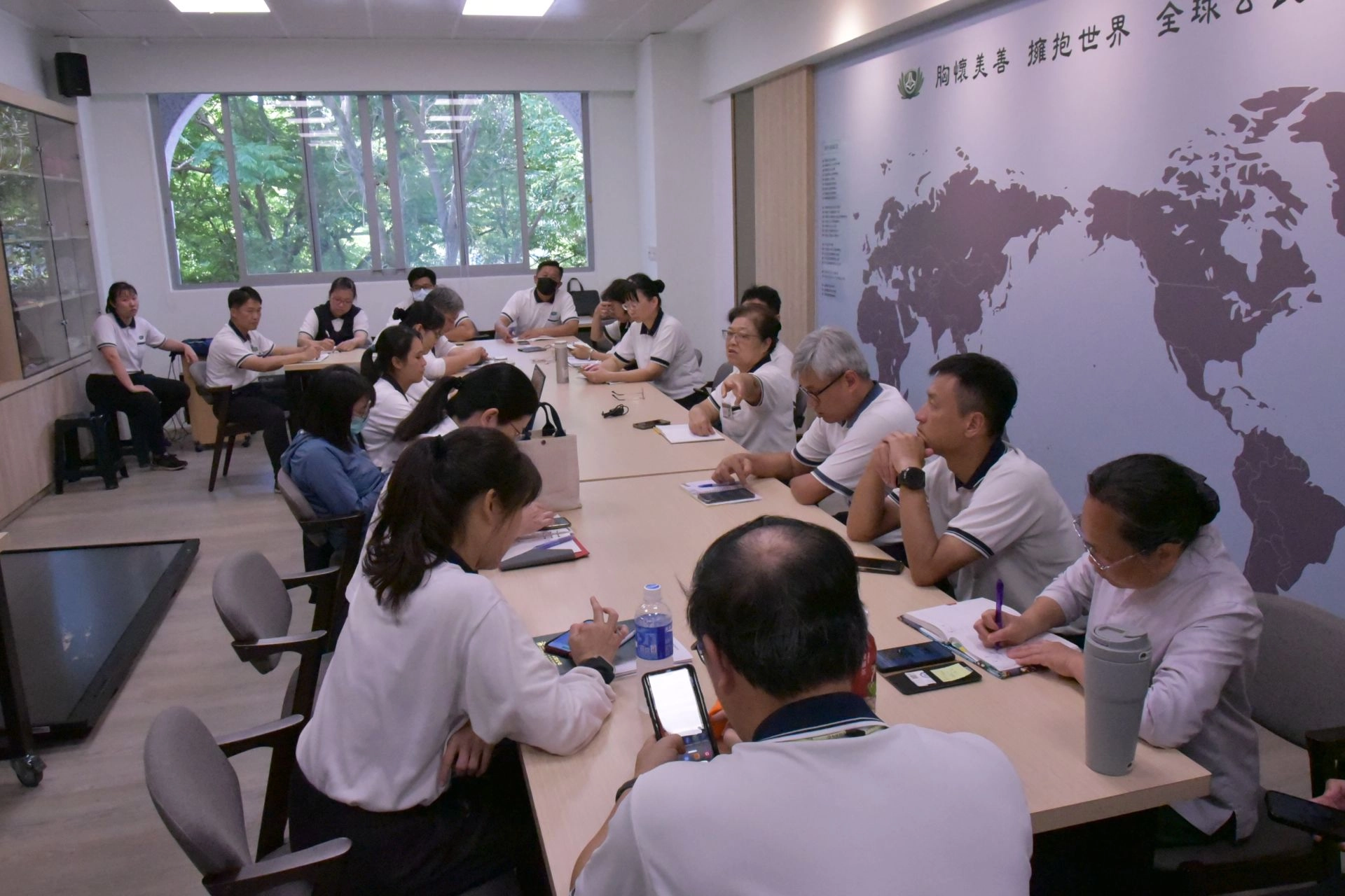 學校及時開防災會議,並成立緊急應變小組