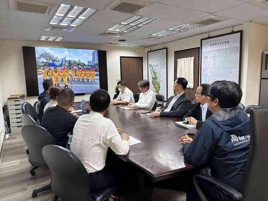 ▲0403地震發生後,陳其邁隨即召開應變會議,啟動緊急應變中心應變機制。(高雄市政府提供)