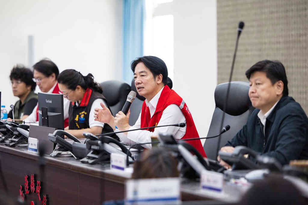 ▲賴清德副總統強調，目前最重要的工作就是搶救受困民眾，同時讓受傷民眾得到好的醫療照顧；也要盡速恢復民生公共設施，中央政府一定會全力協助地方政府進行後續賑災跟重建工作，一同走出地震難關。（ 總統府提供）