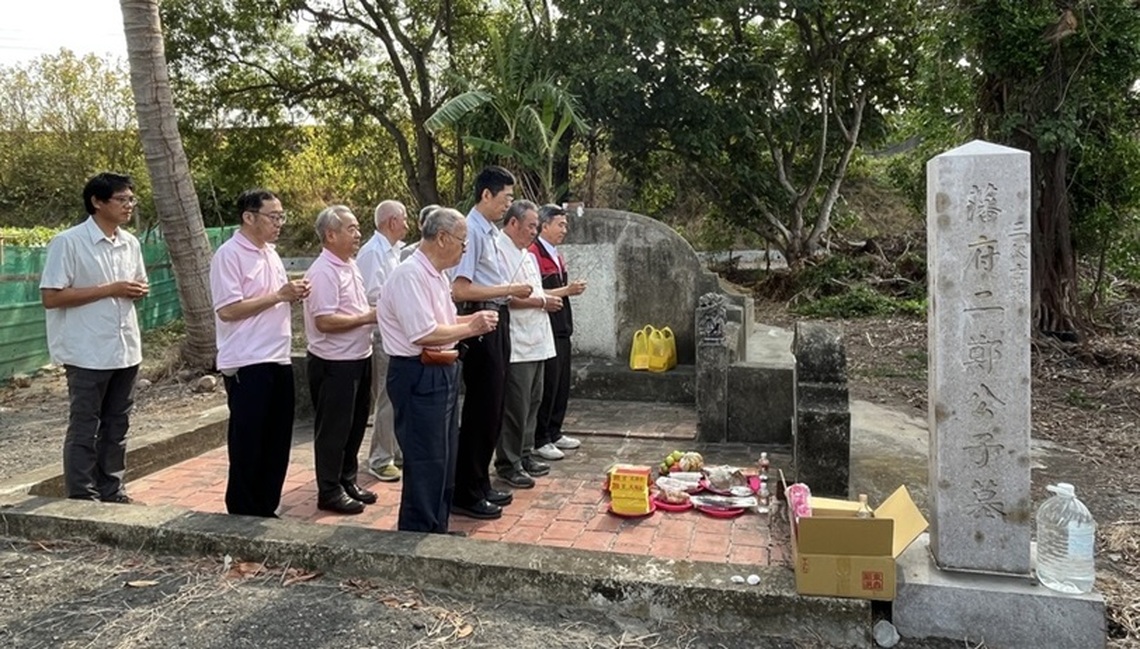 台南組團清明祭拜5文資古墓