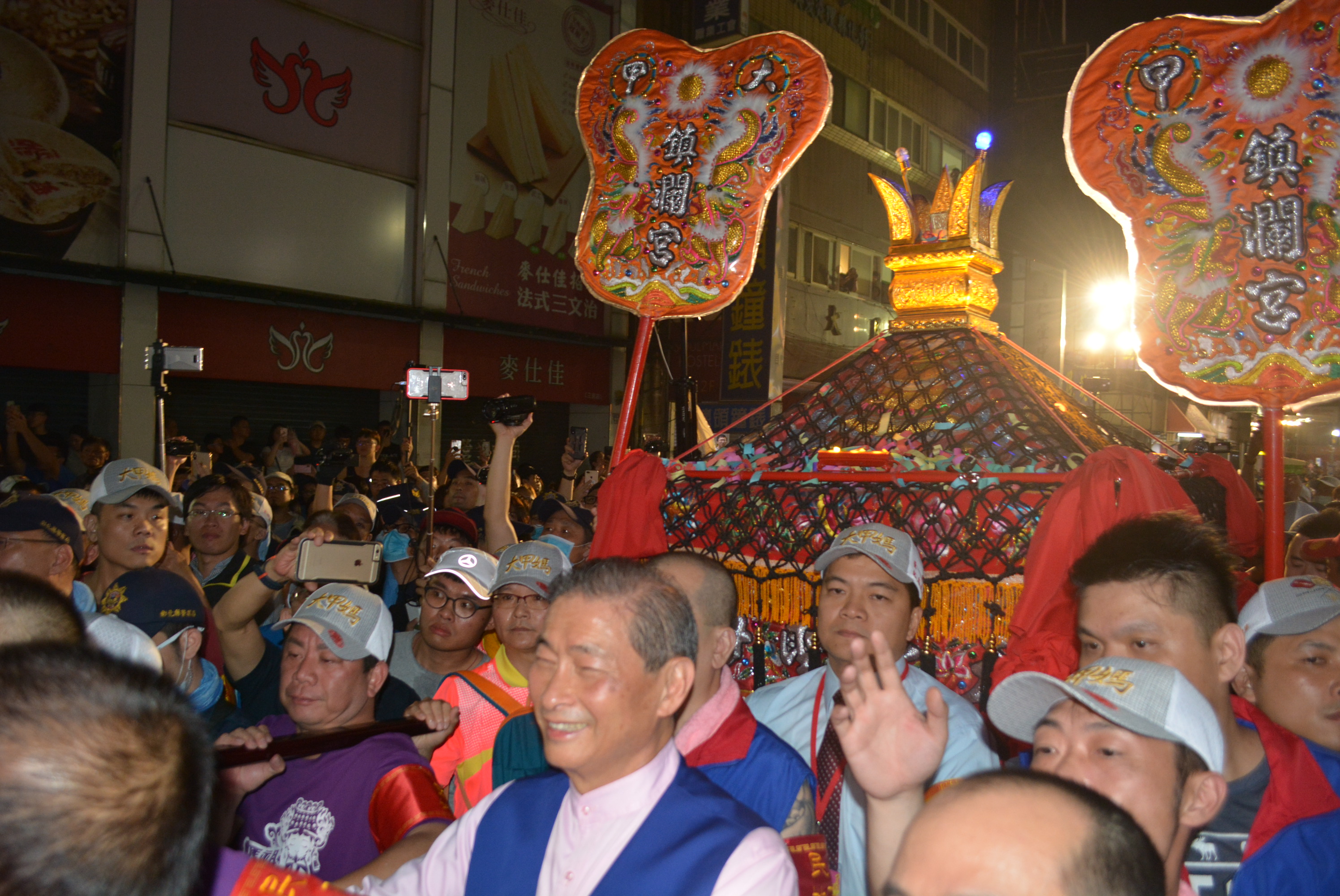 ▲台中大甲鎮瀾宮媽祖遶境活動即將展開，過去大甲媽祖遶境行經彰化市時發生多次搶轎衝突。（資料照片）