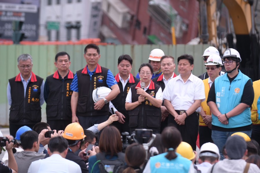 主持天王星大樓撫慰亡靈典禮 徐榛蔚評估：2周內拆除完畢 221