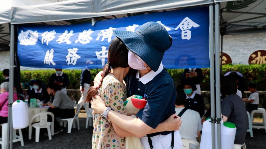 花蓮慈濟接力慰問災民及發放物資 撫人心民眾感念莫大功德 240 花蓮慈濟接力慰問災民及發放物資 撫人心民眾感念莫大功德 239