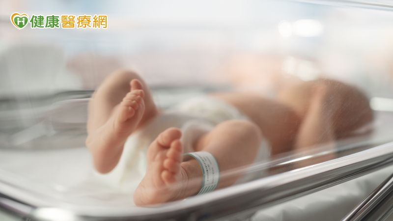 企業贈高醫新生兒保溫箱　盼再提升早產兒存活率！