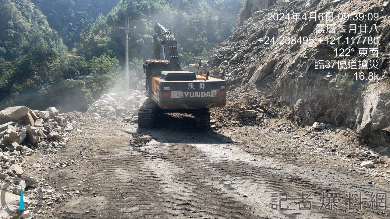 公路局加速搶修中橫便道 預計周日下午恢復通行。記者爆料網
