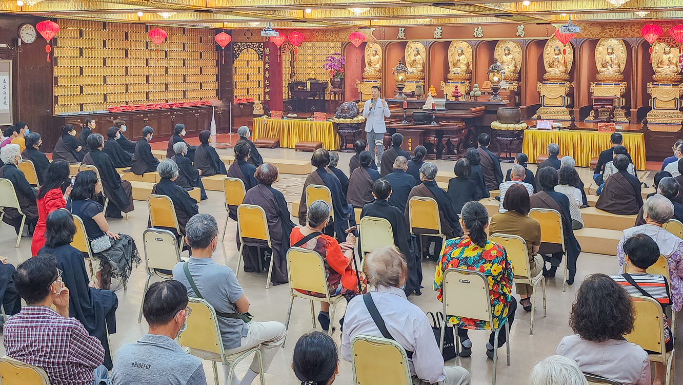 ▲ 這場美展茶會，溫暖熱鬧，不分宗教，佛教、天主教、基督教、一貫道、道教都趕來參加。（圖/記者黃淑貞攝）