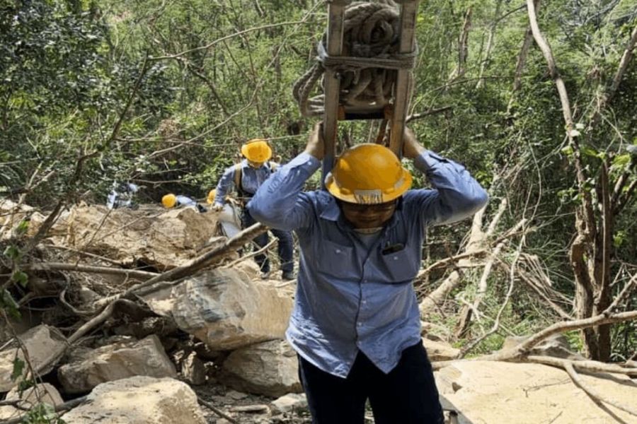 花蓮強震釀公路遭落石坍方阻斷 公路局:部分客車開放通行 237 照片來源:經濟部臉書