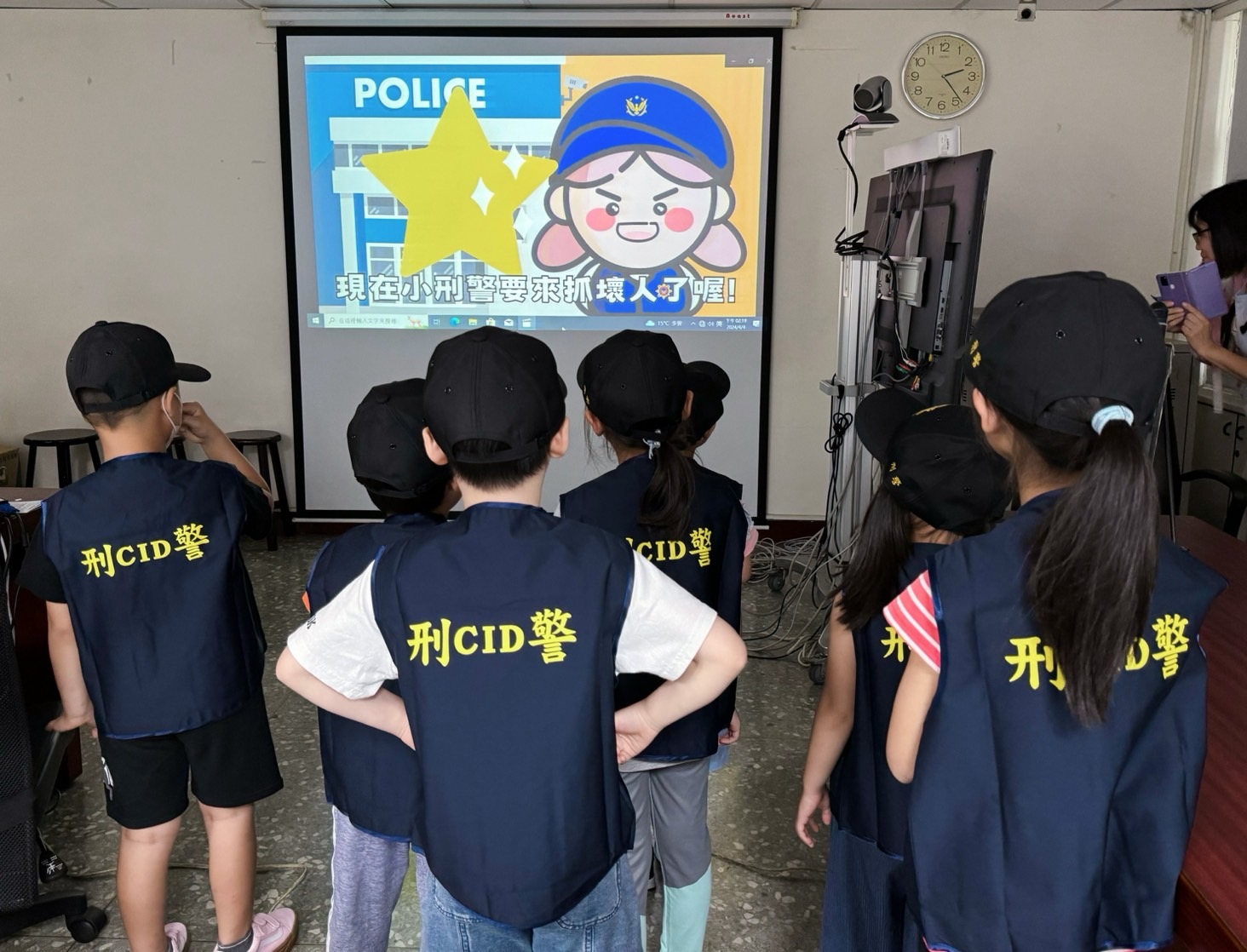 北市婦幼警察隊首創小刑警推理活動,受熱烈迴響。(記者黃荷琇 翻攝)