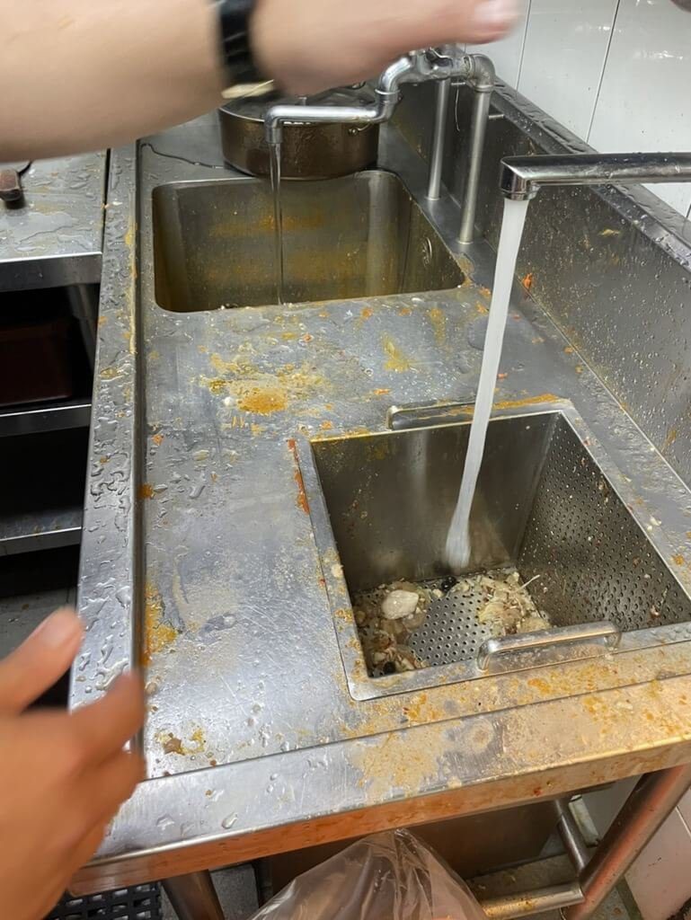 王品旗下初瓦、嚮辣爆食物中毒22人就醫　北市勒令停業