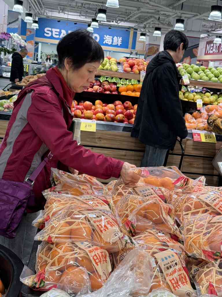 ▲民眾選購台中椪柑。（台中市政府提供）