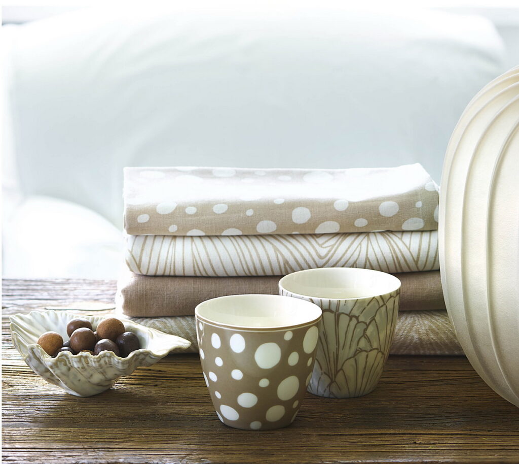 Neva beige 拿鐵杯 NT$680 Conch shell pale grey 海螺盤 NT$860