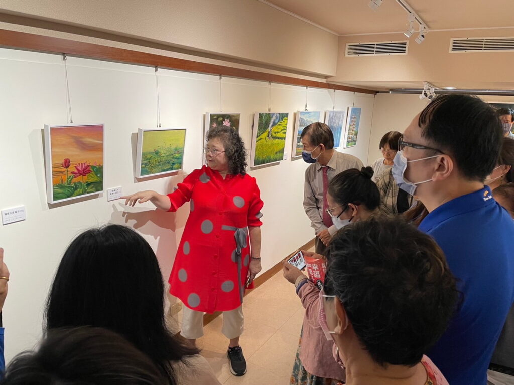 現場展示胡嘉蕙 畫作