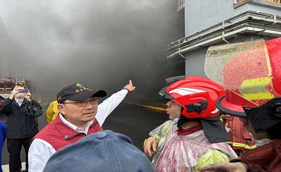 南亞塑膠工廠火警 侯友宜籲下風處民眾關門窗外出戴口罩
