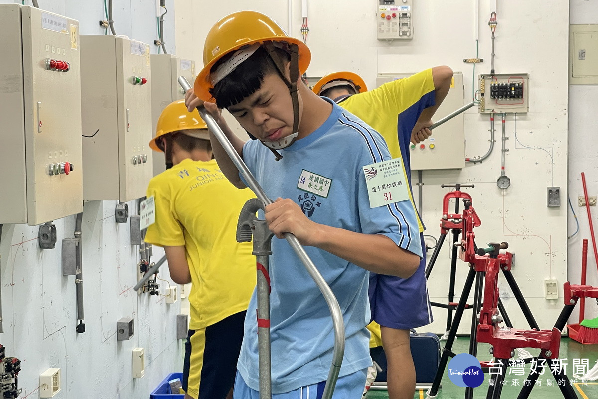「電機與電子職群基本室內配線組」競賽中,參賽選手盡展個人技能。