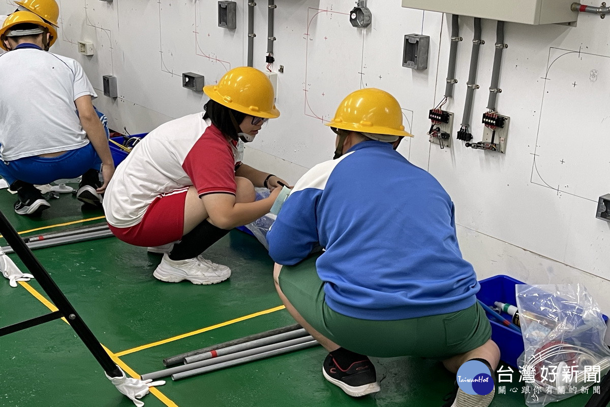 「電機與電子職群基本室內配線組」競賽中,參賽選手盡展個人技能。