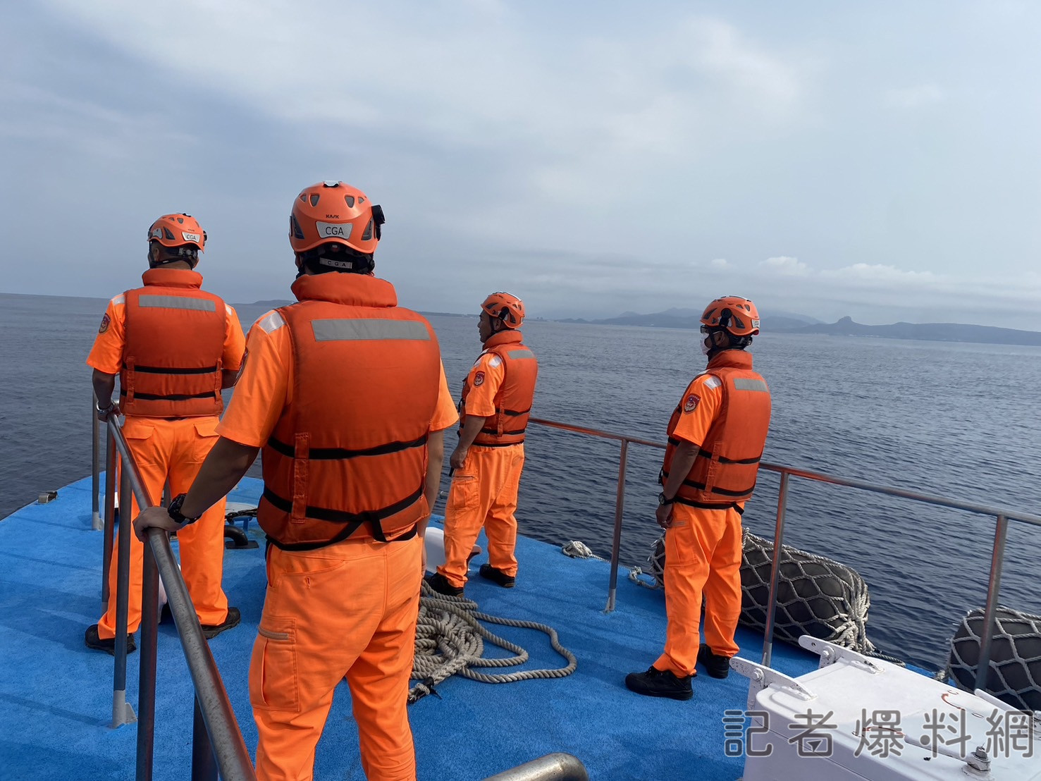 ▲海巡署今(8)日上午11時25分發現「鴻興漁號」。(圖/記者金東天翻攝)
