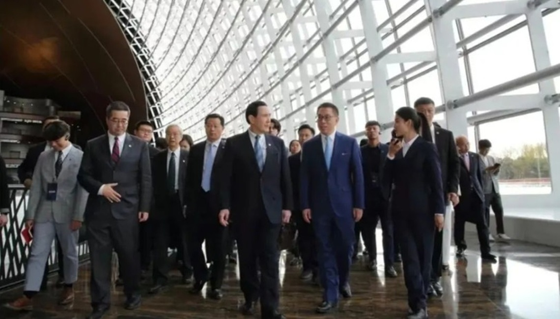 馬英九率臺灣青年參訪國家大劇院