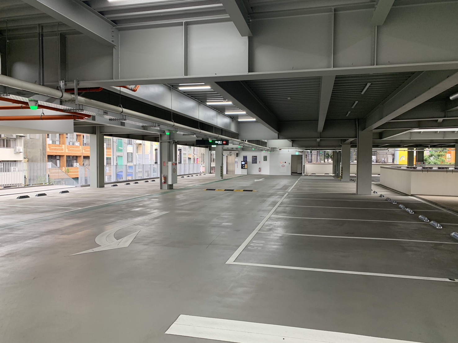 ▲彰化市扇形車庫停車場開放80個汽車停車格供民眾月租，但7日登記截止僅有59人申請，比原定的預期少了21人。（記者張溎壕攝）