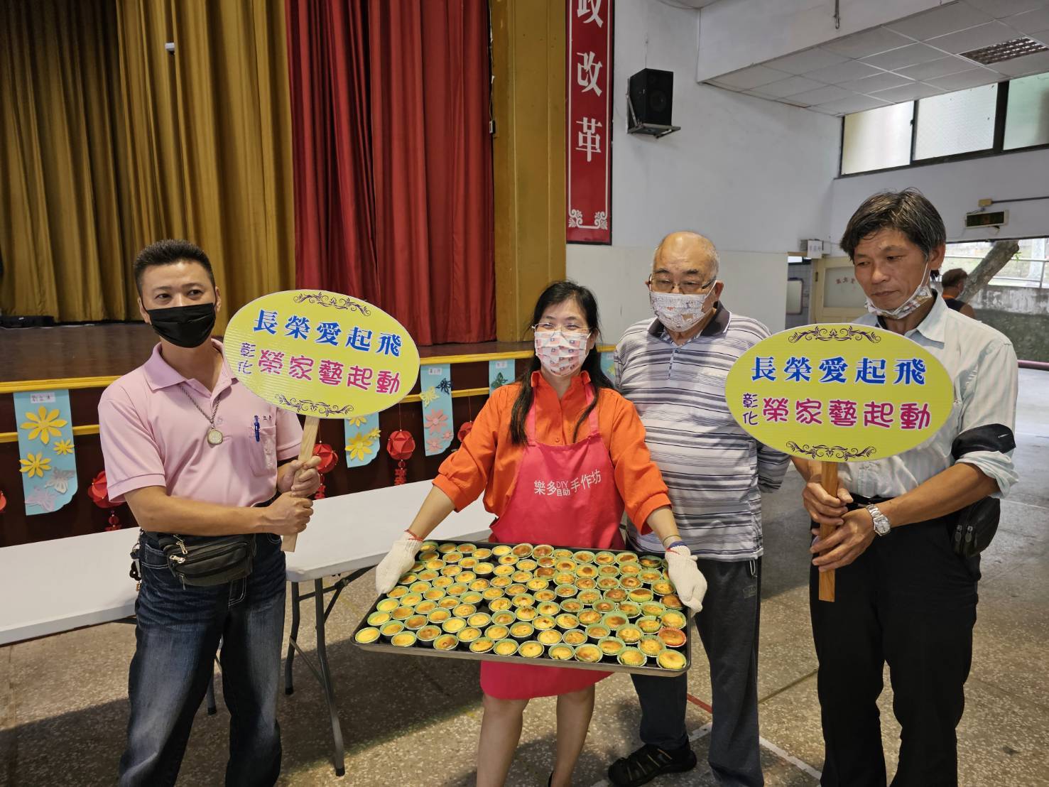 ▲張榮發慈善基金會攜手彰化榮家開辦「長榮愛起飛、榮家藝起動」樂齡學習課程，為住民長輩打造樂齡新生活。（記者張溎壕攝）