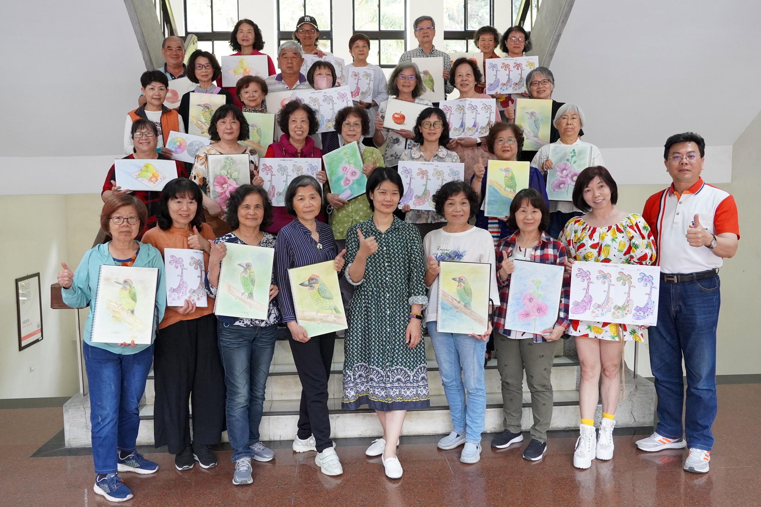 ▲大葉大學長青大學色鉛筆生活彩繪班師生將到員林圖書館辦理展覽。（記者張溎壕攝）