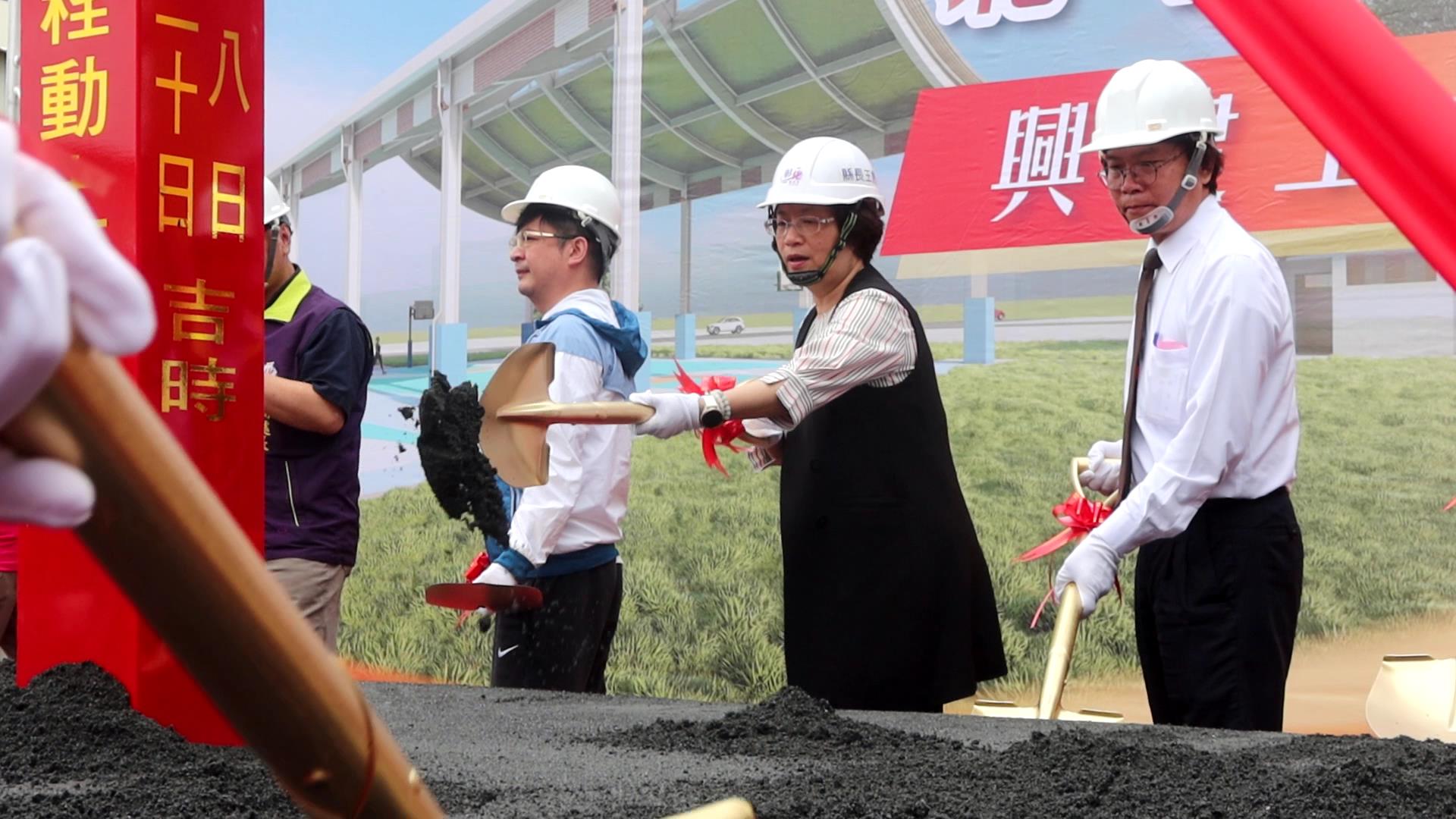 ▲北斗首座風雨籃球場於北斗鎮思恩公園內舉行動土典禮，隨著勝利女神飛彈的遷移，風雨籃球場的興建將為當地青少年提供更好的運動場所。（記者張溎壕攝）