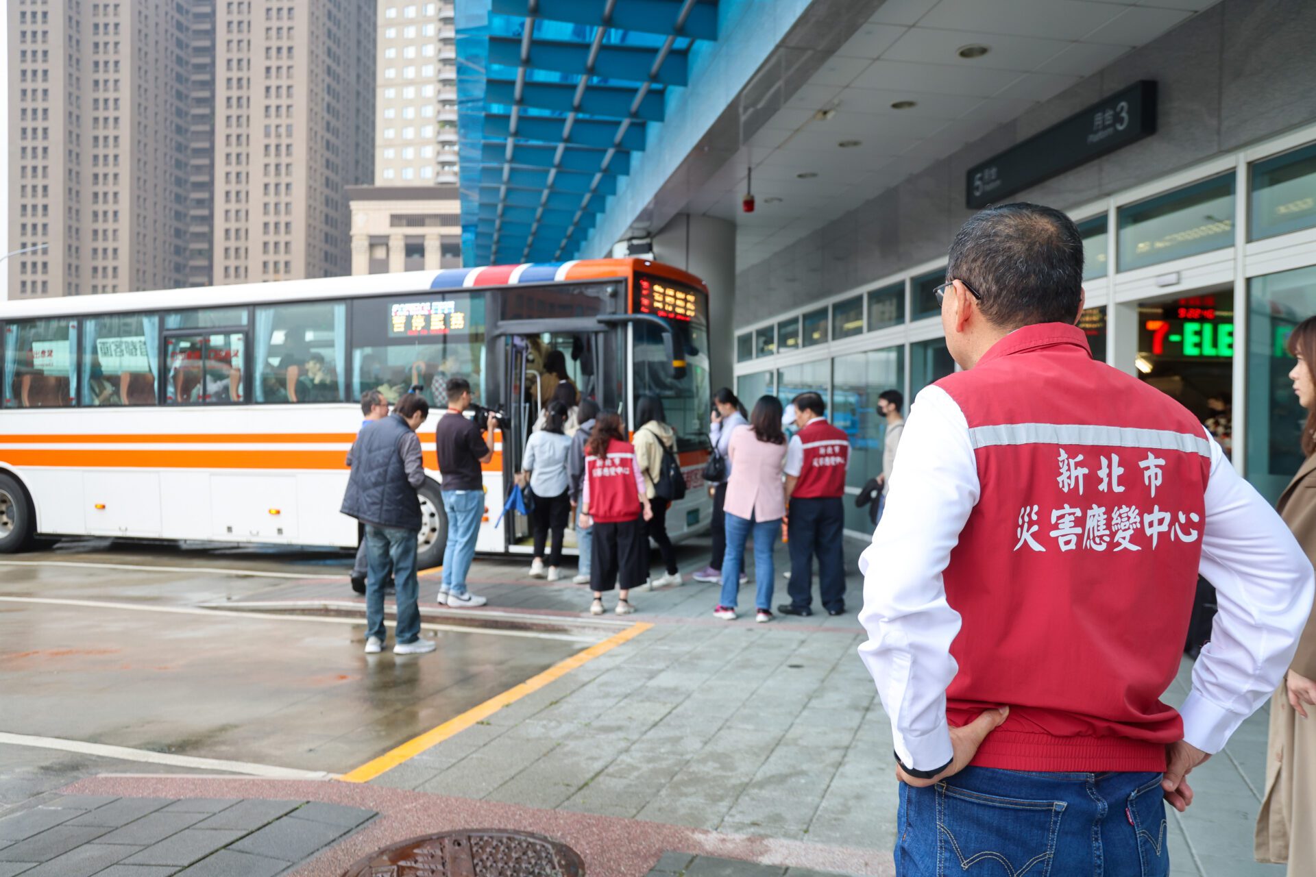 捷運環狀線中和─板橋站尚未恢復行駛 加開區間免費接駁公車疏運