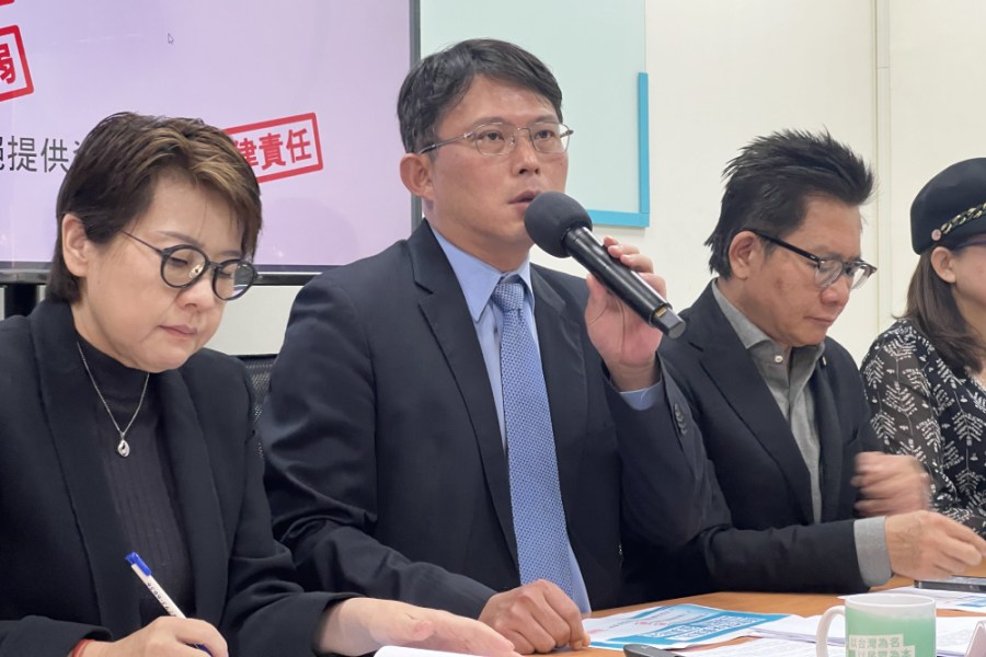 【投書】官員誠信:民主制度的基石 220 黃國昌19日主持民眾黨團記者會。
