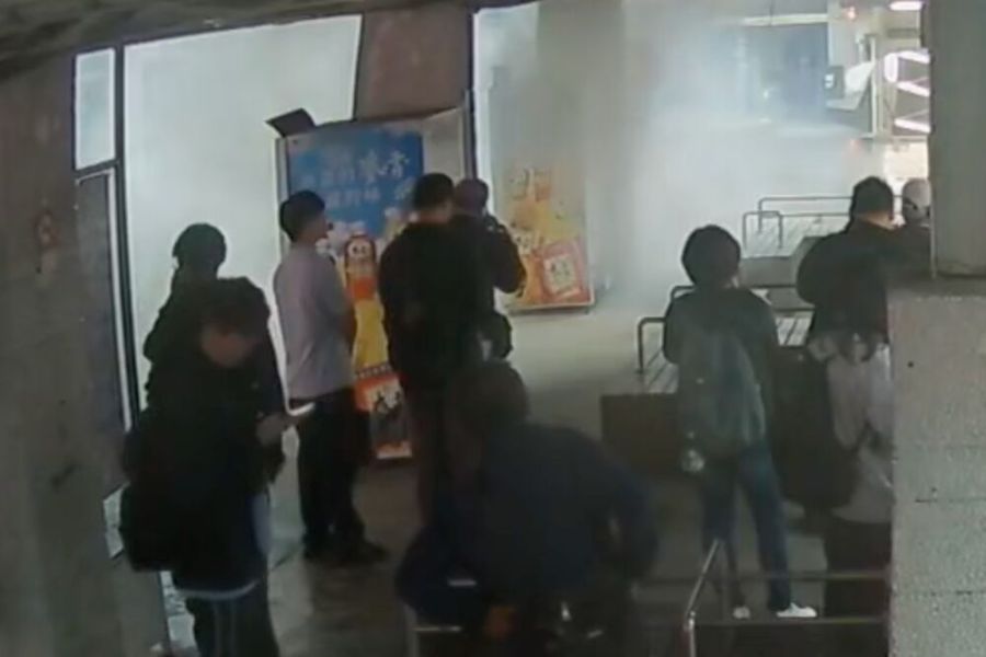 嚇壞民眾!基隆候車亭電風扇燒成火球 公車駕駛快手滅火 212 照片來源:基隆市公共汽車管理處影片截圖