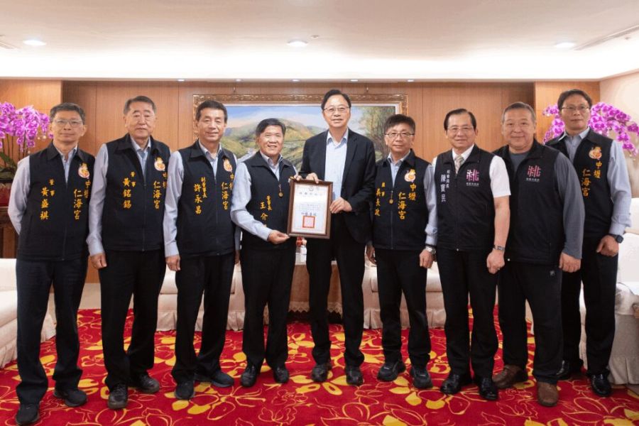 中壢仁海宮董事長王介禧捐400萬賑災 張善政讚:行動展現愛心關懷 246 照片來源:桃園市政府
