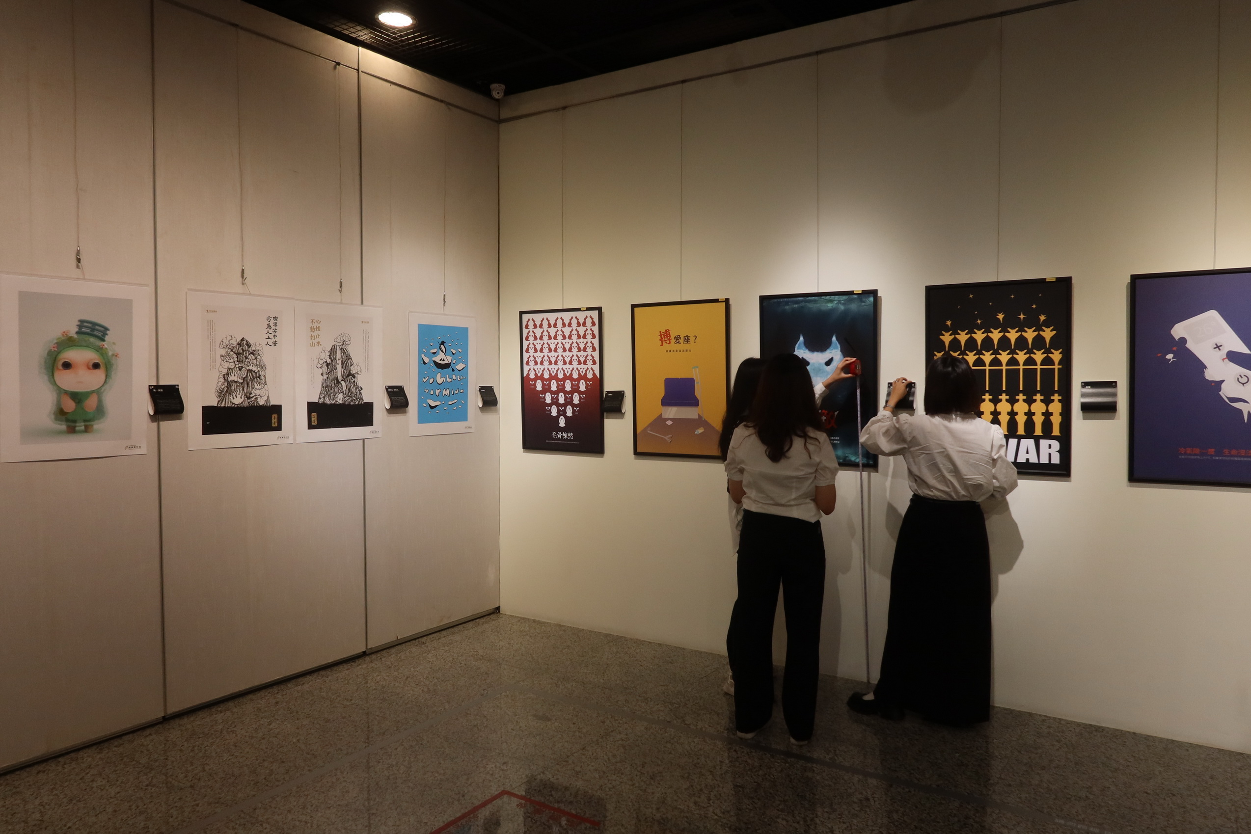 ▲彰化生活美學館辦理「青創藝廊」展覽,邀請國立臺中科技大學以「未來之形:為明日生活設計」為主題,引領觀眾進入一場前所未有的設計饗宴。(記者張溎壕攝)